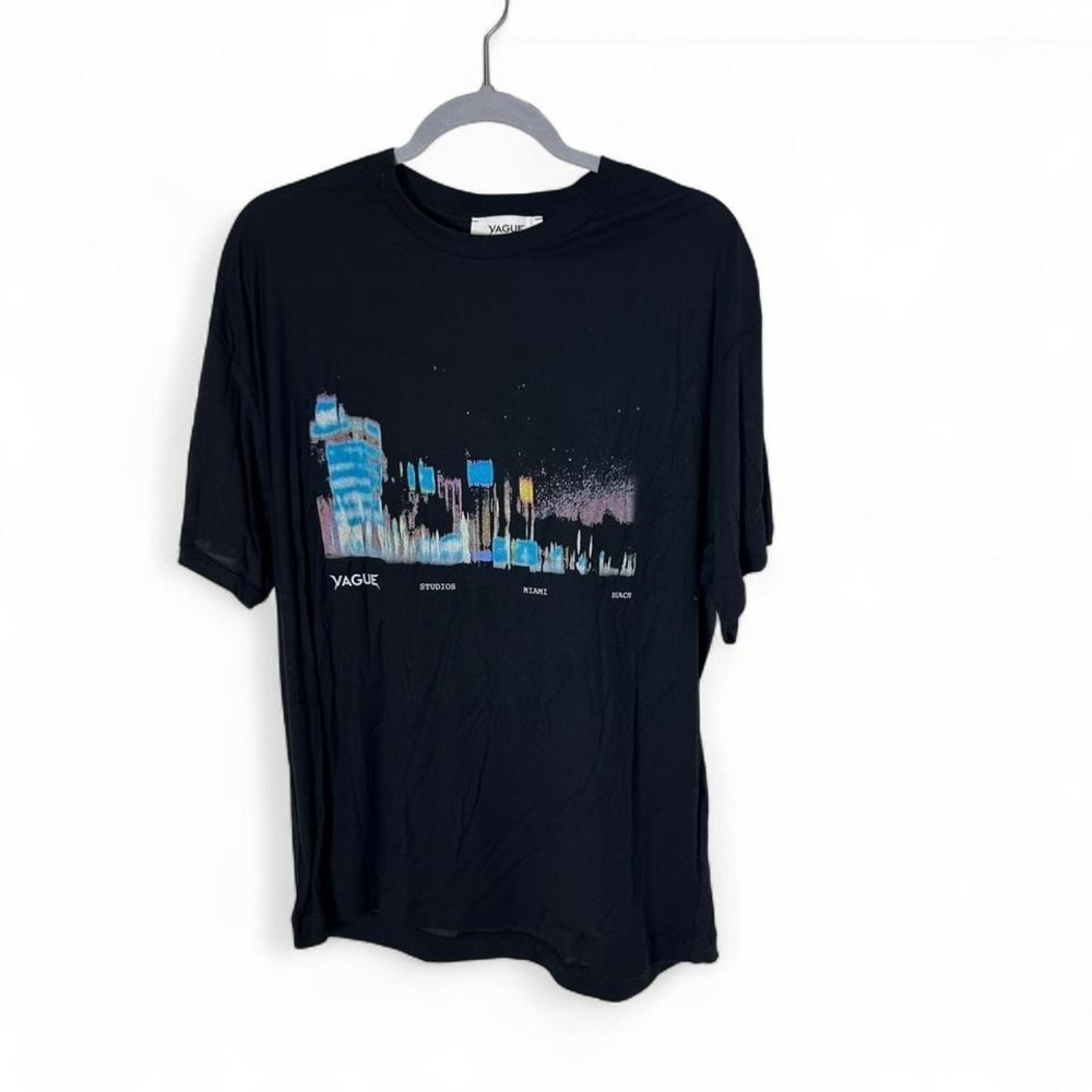 Yague Studios black graphic tee with‎ city skyline design #graphictee #cityscape
